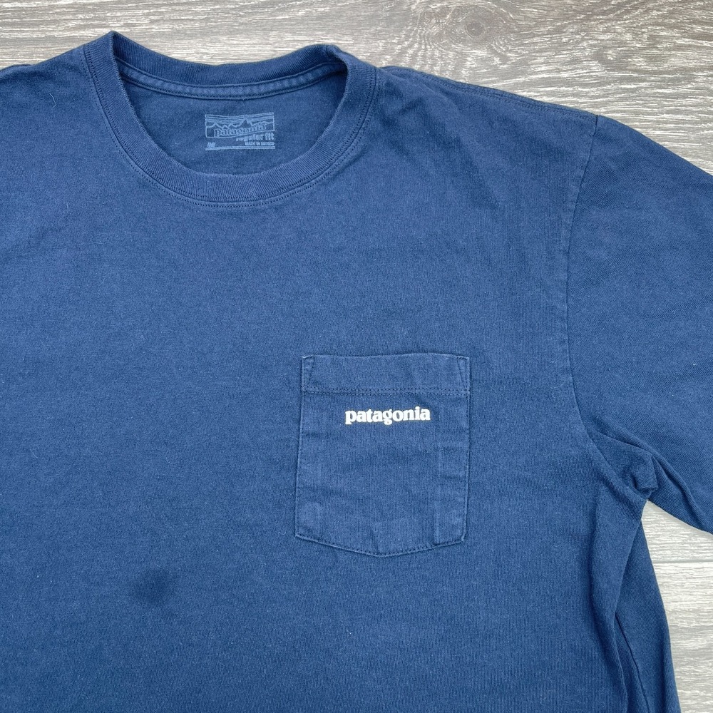 Patagonia Shirt Men Medium Navy Blue Graphic Scenic Mountain Gorpcore Pocket Tee - Picture 2 of 8